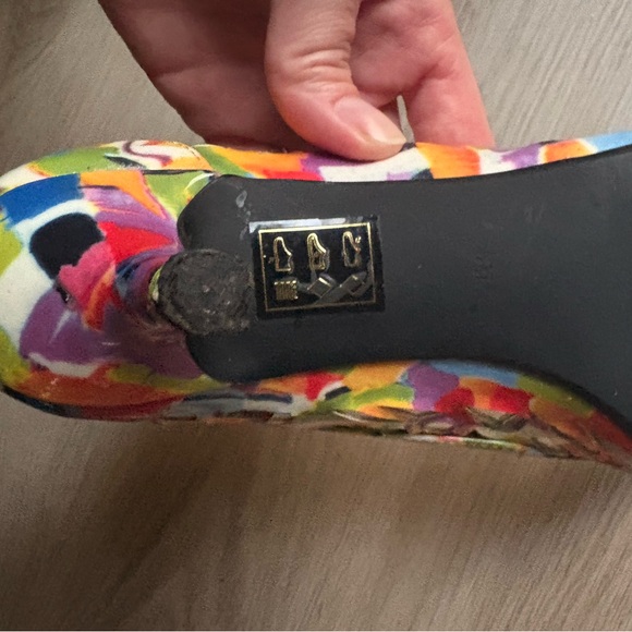 J. Renee Women's Winset Rainbow Floral Kitten Heels - SIZE 6.5 - Picture 5 of 16